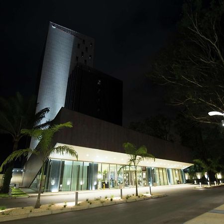 Doubletree By Hilton Pointe-Noire City Centre Пойнт-Ноар Екстериор снимка