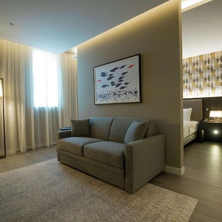 Doubletree By Hilton Pointe-Noire City Centre Пойнт-Ноар Екстериор снимка