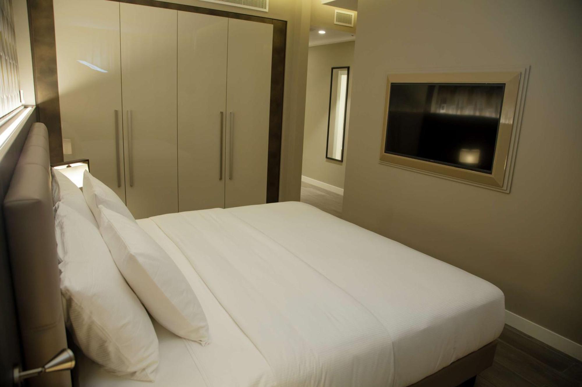 Doubletree By Hilton Pointe-Noire City Centre Пойнт-Ноар Екстериор снимка