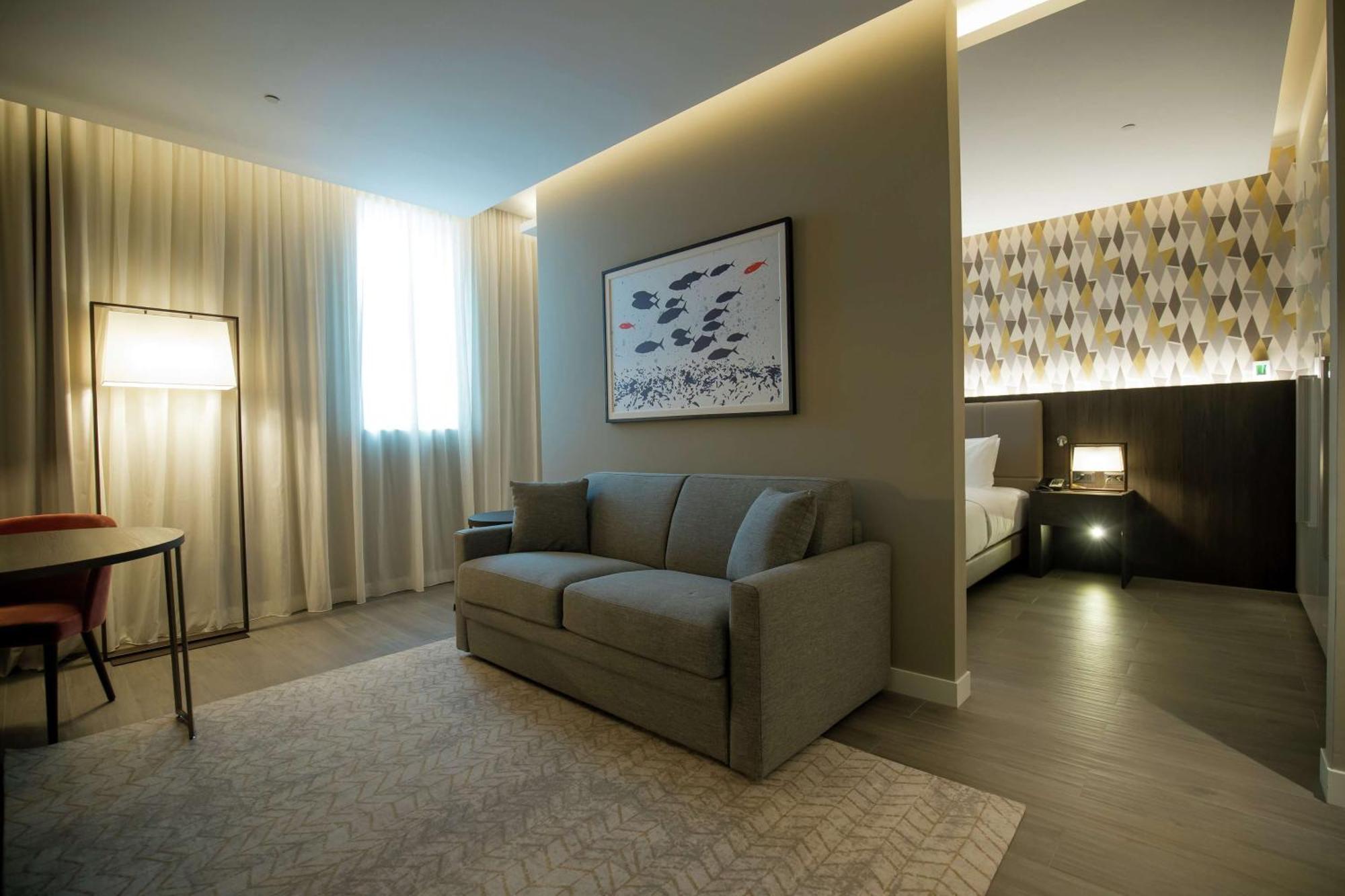 Doubletree By Hilton Pointe-Noire City Centre Пойнт-Ноар Екстериор снимка