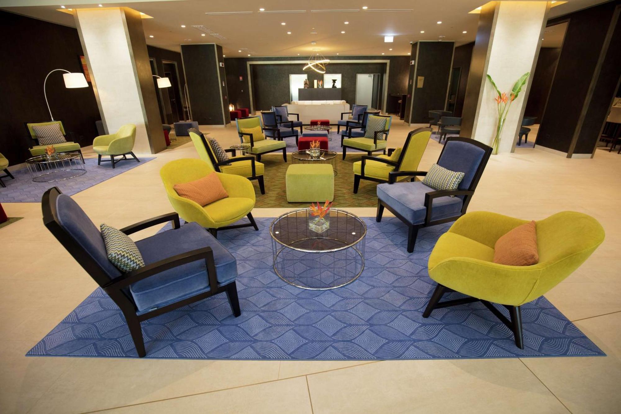Doubletree By Hilton Pointe-Noire City Centre Пойнт-Ноар Екстериор снимка